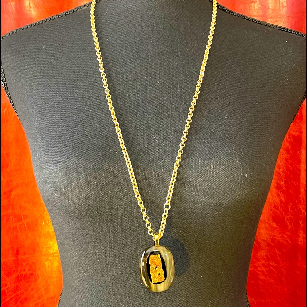 Gold necklace with inlay in glass pendant